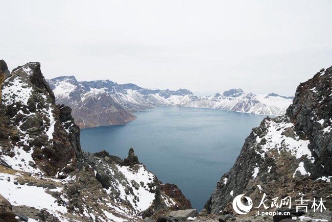 長白山天池。人民網記者 皇甫萬里攝