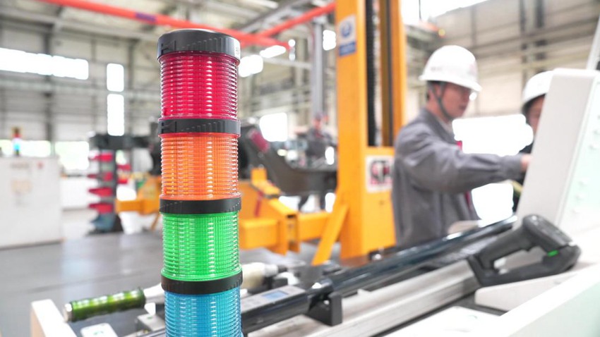 智能扭矩系統四種顏色的指示燈。人民網 石天蛟攝