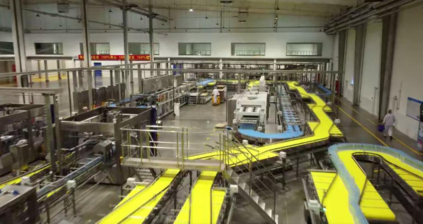 安圖伊利長白山天然礦泉飲品有限責任公司生產車間。(受訪者供圖)