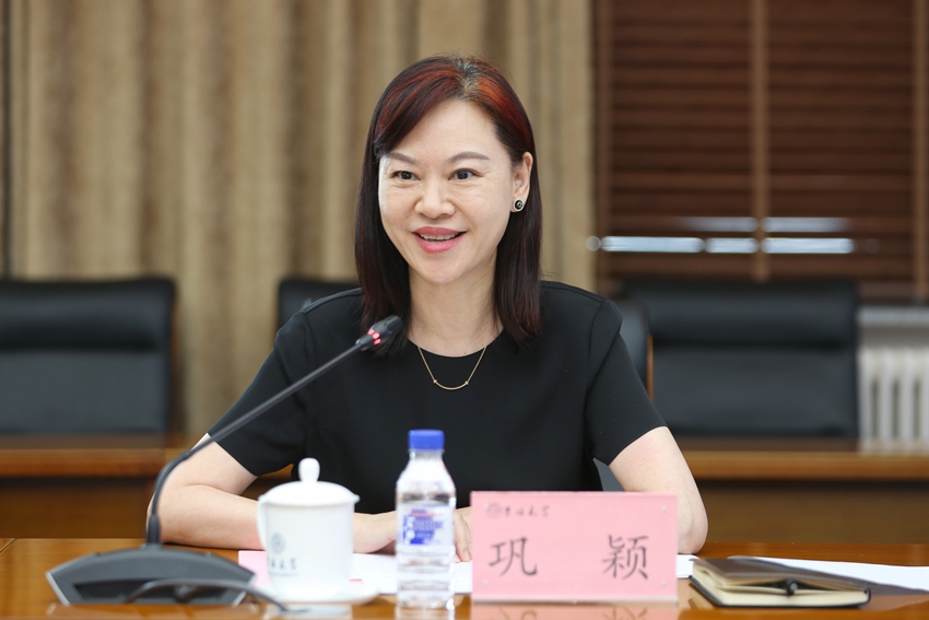 吉林聯(lián)通黨委書記、總經(jīng)理鞏穎致辭。（吉林省科協(xié)供圖）