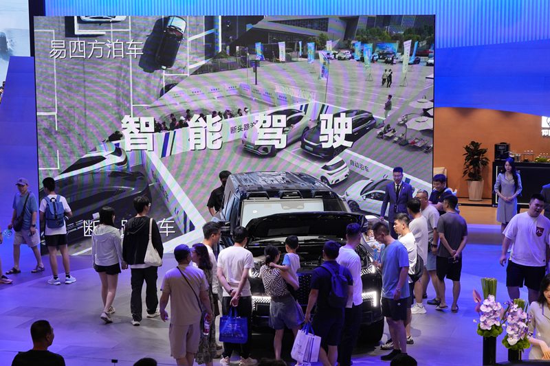7月13日,第21屆長春國際汽車博覽會在長春東北亞國際博覽中心舉辦。人民網(wǎng)記者 李洋攝