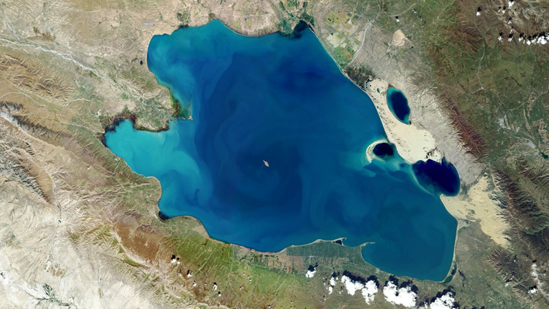 中國青海湖亞米級衛星遙感影像?！凹忠惶枴毙l星攝