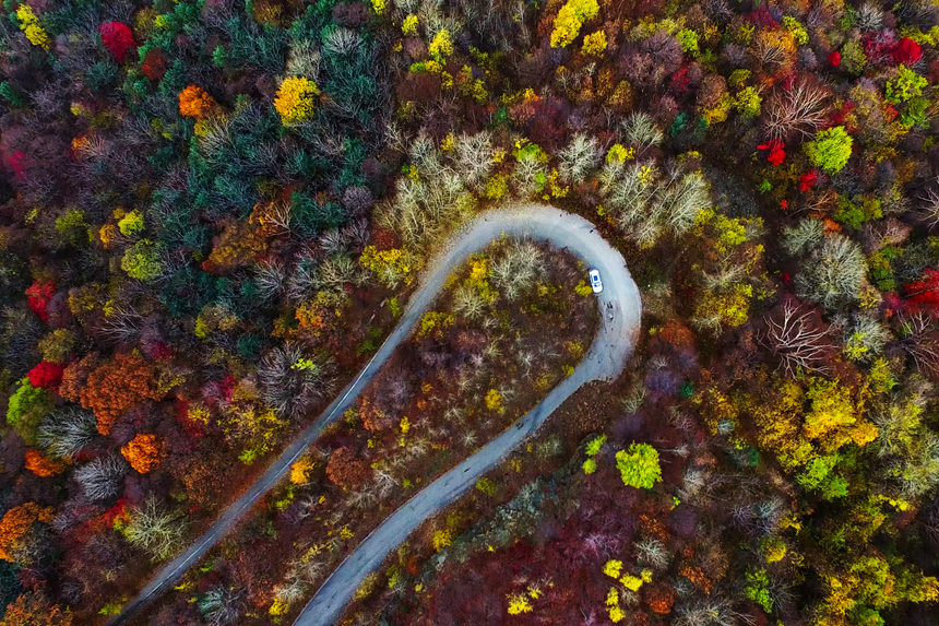 秋日的五女峰宛如一幅多彩的山水圖。通化市委宣傳部供圖