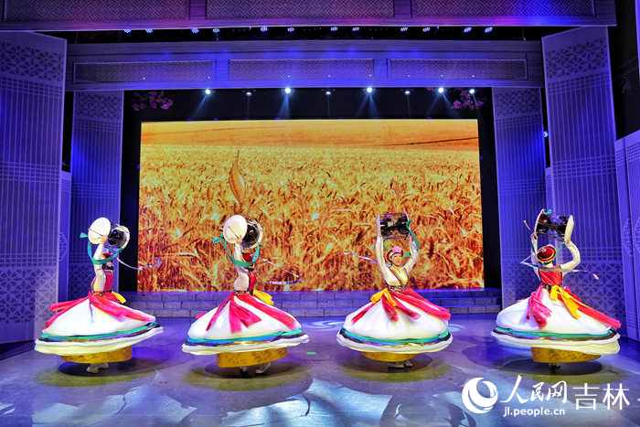 朝鮮族象帽舞表演。人民網(wǎng)記者 李洋攝