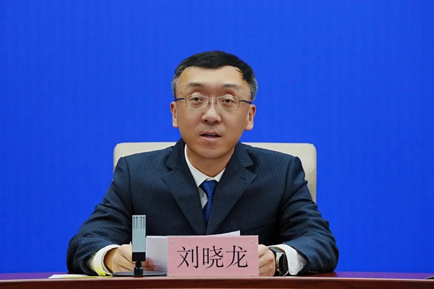 長(zhǎng)春市南關(guān)區(qū)人民政府黨組成員、副區(qū)長(zhǎng)劉曉龍發(fā)言。發(fā)布會(huì)現(xiàn)場(chǎng)。（長(zhǎng)春市委宣傳部供圖）