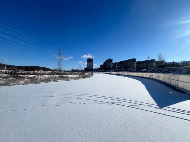 場(chǎng)地澆冰作業(yè)前