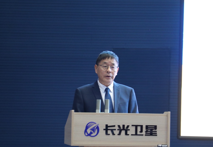 長春市工信局局長方述華圍繞促進(jìn)全市航空航天及應(yīng)用產(chǎn)業(yè)發(fā)言。