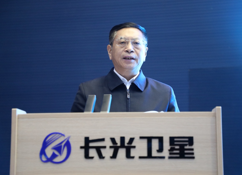 長春市委常委、副市長黃憲昱主持會議。