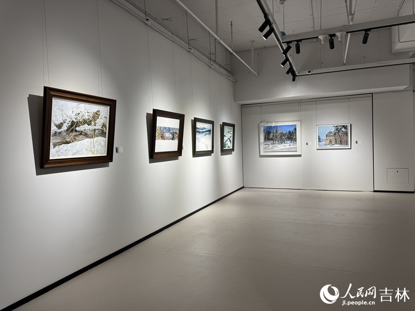 “以冰雪之名”冰雪題材美術(shù)作品邀請(qǐng)展。人民網(wǎng)記者 李思玥攝