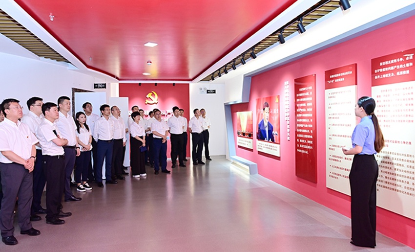 集團公司黨員干部(高級經理)開展廉政教育參觀學習活動。