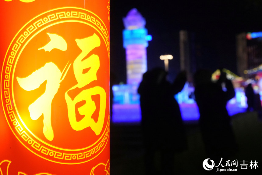 璀璨的花燈洋溢著濃郁的年味。人民網記者 李洋攝