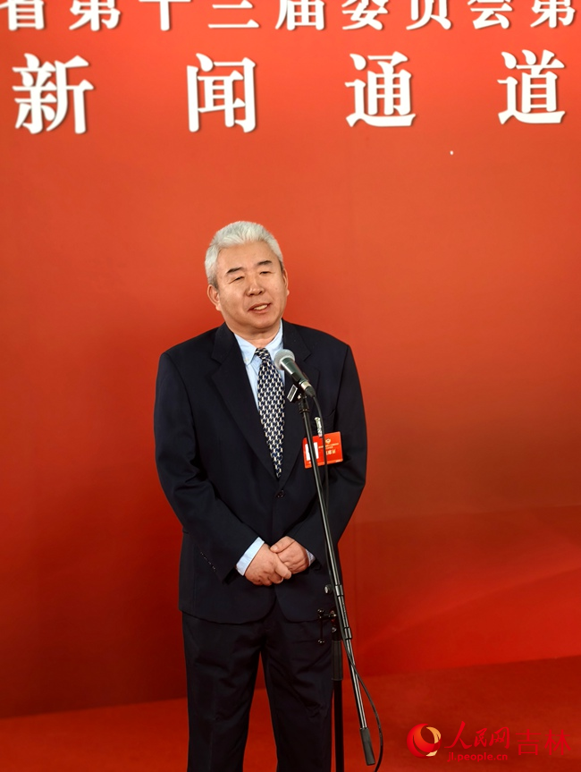 吉林省政協(xié)委員、長(zhǎng)春中醫(yī)藥大學(xué)吉林省人參科學(xué)研究院研究員趙大慶。人民網(wǎng)記者 關(guān)思聰攝