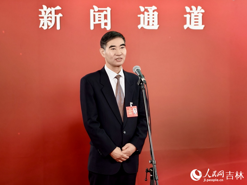 吉林省人大代表、吉林大學長白山資源與健康研究院院長相宏宇。人民網記者 關思聰攝