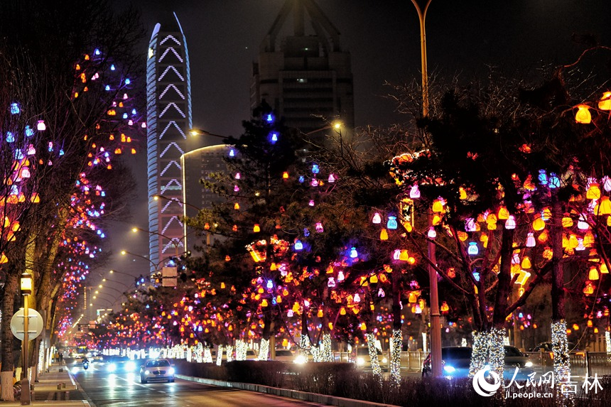 長春市解放大路亮化美化景觀。人民網記者 李洋攝