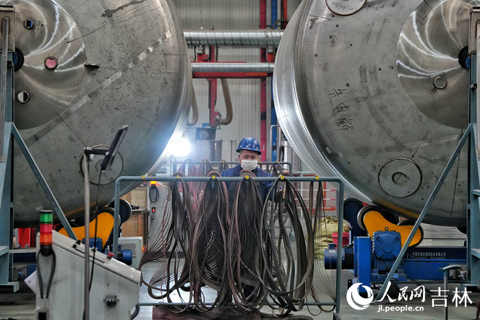 楚天華通醫藥設備有限公司容器生產車間。人民網記者 李洋攝