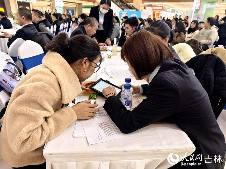 現場市民參加活動。人民網 關思聰攝