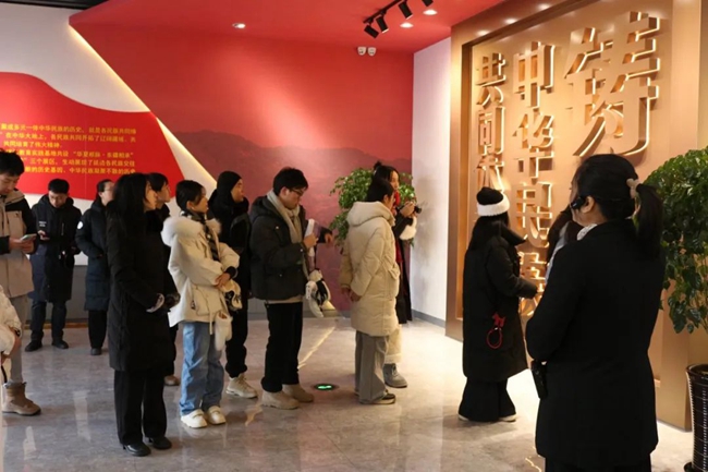 實踐隊參觀敦化市歷史博物館。