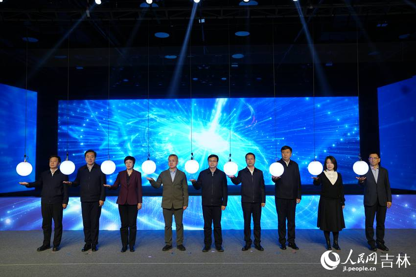 智繪吉林·AI賦能計劃啟動暨人民網“夢幻靈境”長春AI展演中心啟用儀式舉行。人民網記者 李洋攝