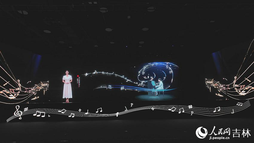 人民網自主開發的國內首臺AI展示體驗劇《白澤的奇幻旅程》。人民網 石天蛟攝