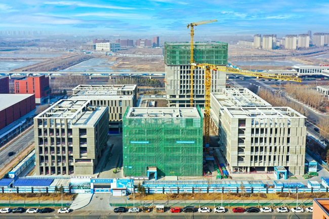 長春新區(qū)機(jī)器人及傳感器產(chǎn)業(yè)園項目建設(shè)現(xiàn)場。