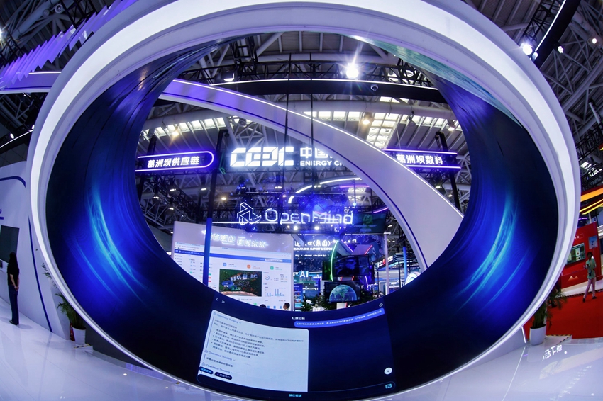 現(xiàn)場體驗區(qū)中國一汽OpenMind展示