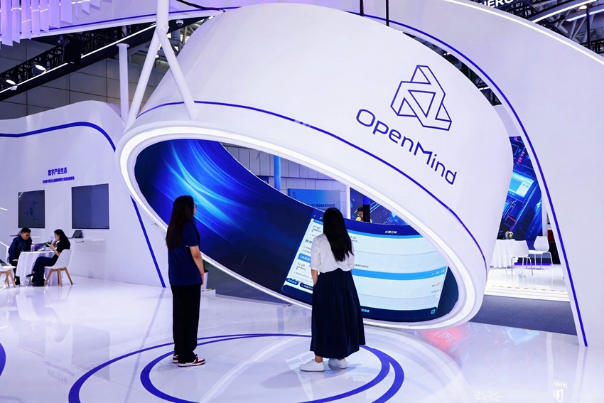 現(xiàn)場體驗區(qū)中國一汽OpenMind展示