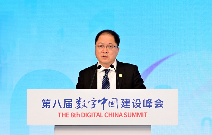 國家數據局黨組成員、副局長陳榮輝