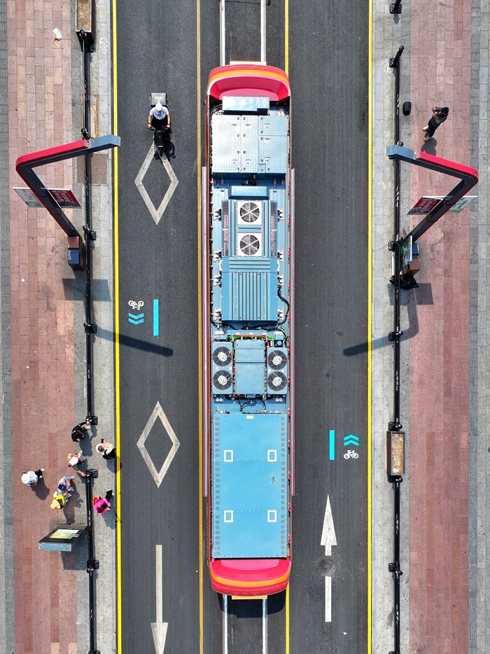 該列車采用了氫能燃料電池系統。人民網記者 李洋攝