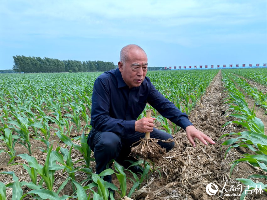 王貴滿介紹“梨樹模式”。人民網(wǎng)記者 馬俊華攝