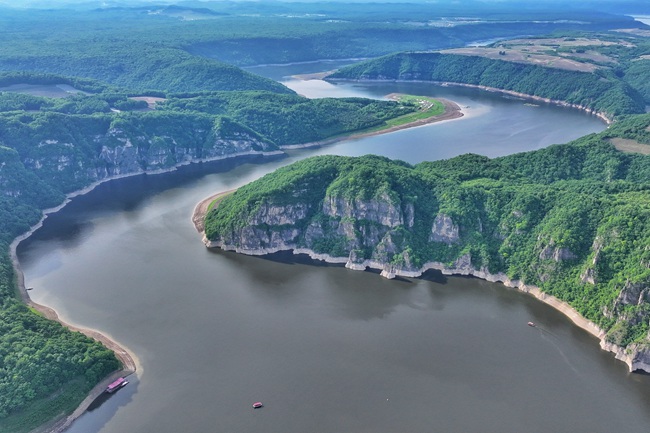 白山松花江美景。人民網(wǎng)記者 李洋攝