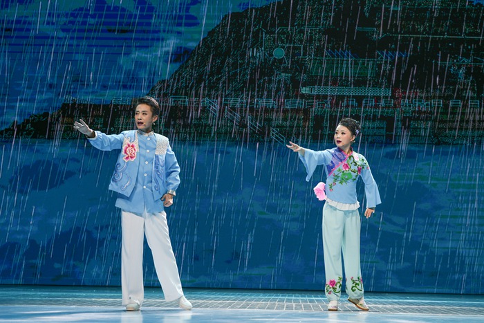 現實題材的二人轉作品。