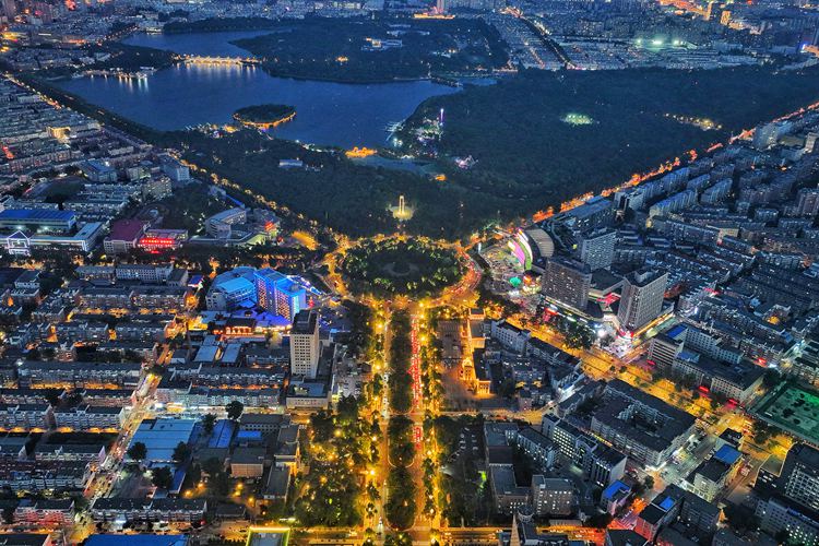 遠眺新民大街。人民網記者 李洋攝