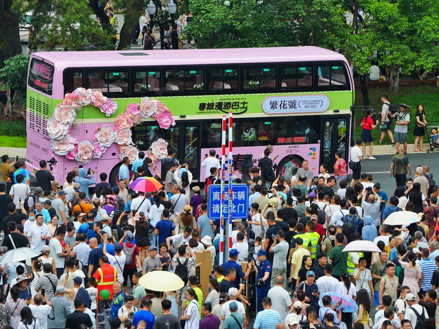 街區(qū)開街當天，長春文旅列車同步上線。人民網(wǎng)記者 李洋攝