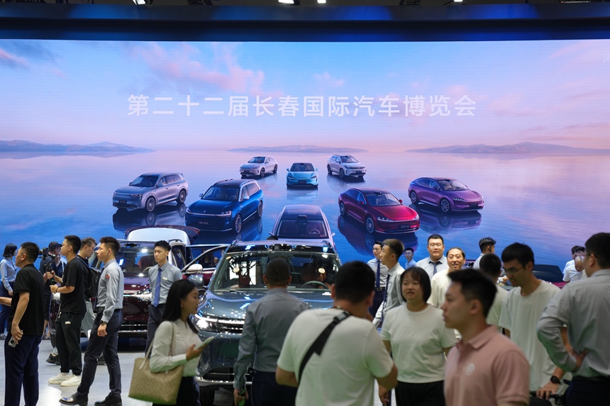 觀眾在第22屆長春國際汽車博覽會參觀。人民網記者 李洋攝