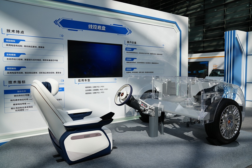 成果展上展示的線控底盤系統(tǒng)。人民網(wǎng)記者 李洋攝