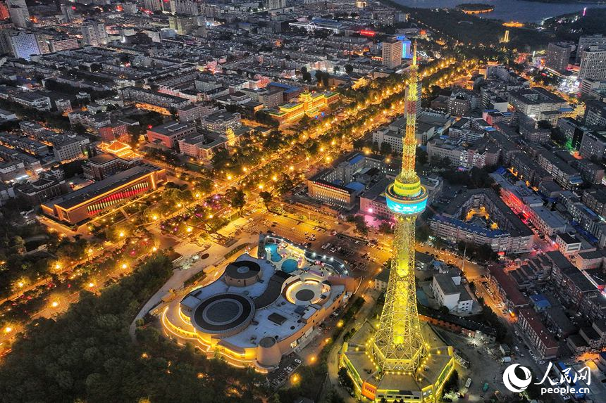 長春新民大街歷史文化街區越夜越精彩。人民網記者 李洋攝