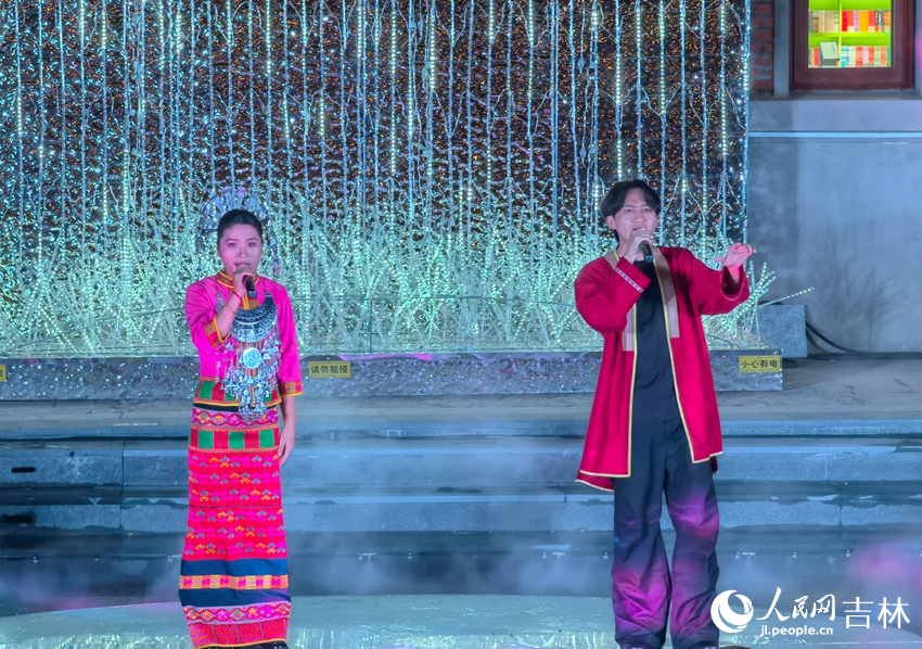 歌曲表演《美麗海南》。人民網(wǎng)記者 馬俊華攝