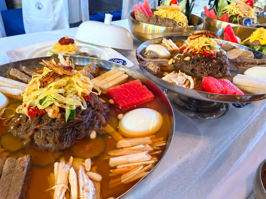 剛做好的冷面色香味俱全。人民網記者 王海躍攝