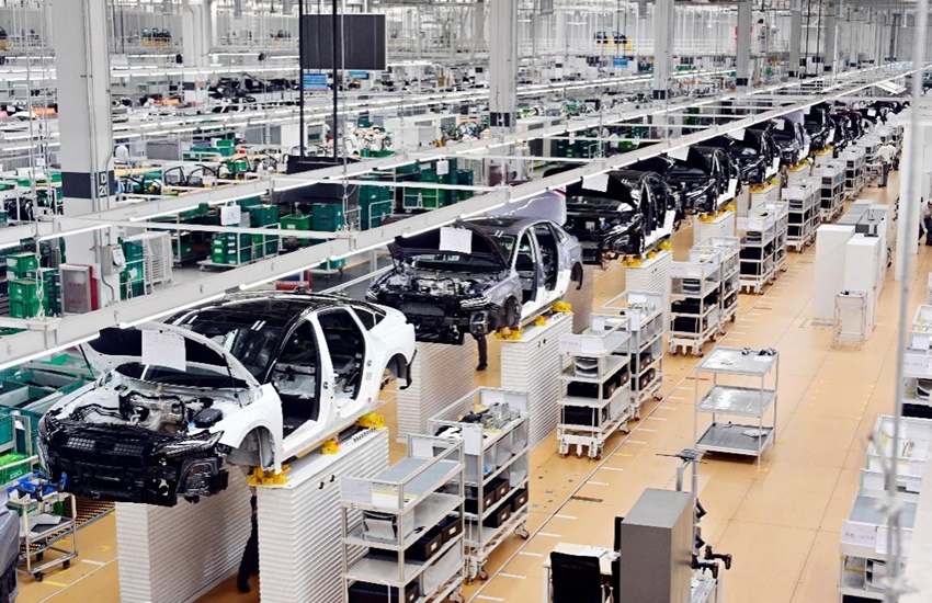 中國一汽紅旗制造中心繁榮廠區總裝車間。（中國一汽供圖）