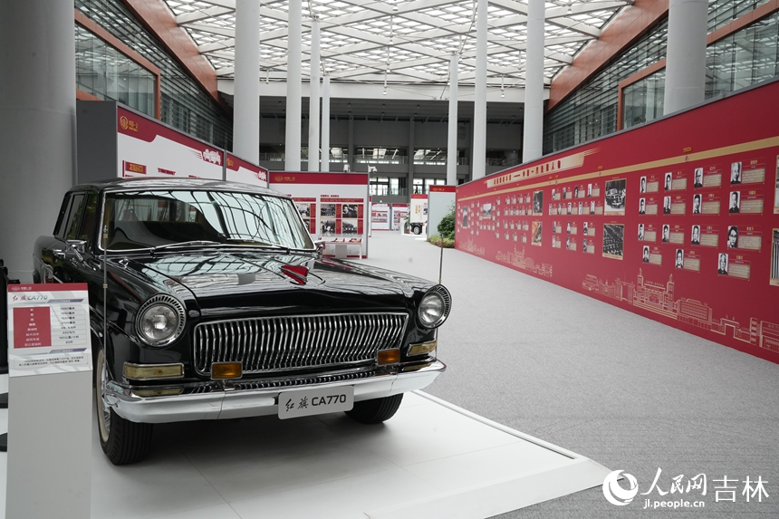 中國一汽NBD總部展示的紅旗禮賓用車。人民網記者 李洋攝