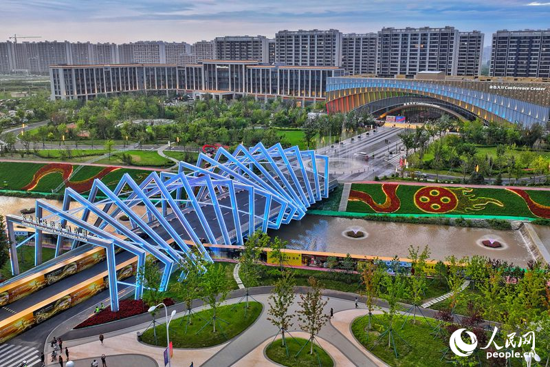 第十九屆中國長春電影節開幕式在長春國際影都金色大廳舉行。人民網記者 李洋攝