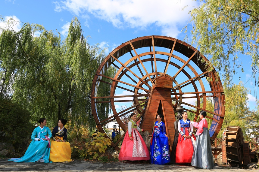 白山市長白縣馬鹿溝鎮(zhèn)的果園村美景。白山市委宣傳部供圖