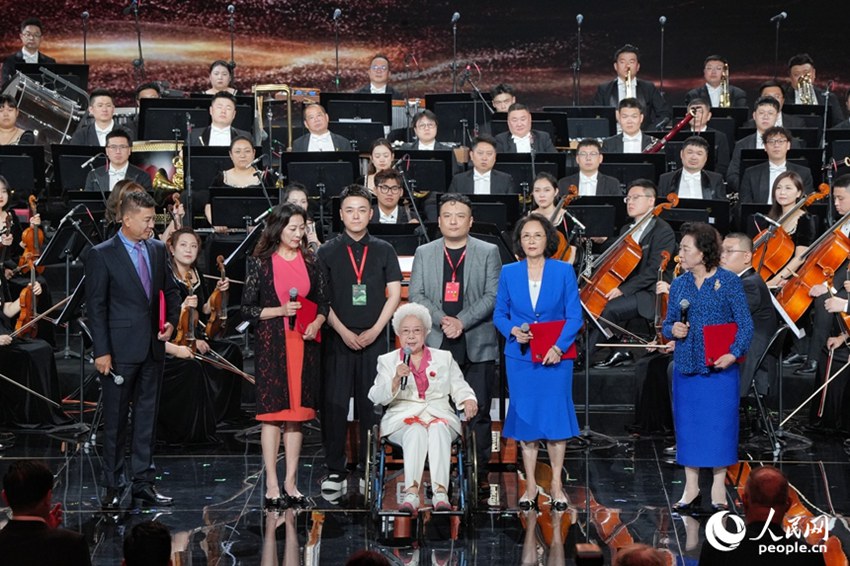 97歲“人民藝術家”田華重回長春電影節。人民網記者 李洋攝