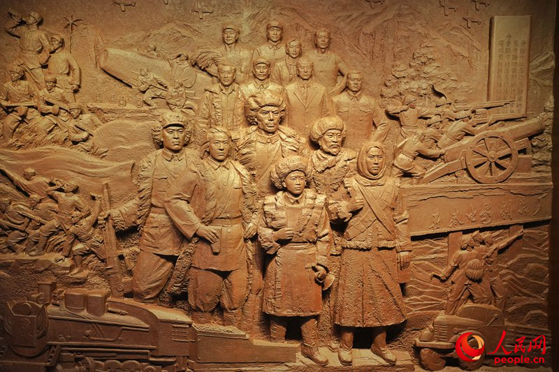 展館入口，展現吉林光輝歷程的大型浮雕。人民網記者 李洋攝