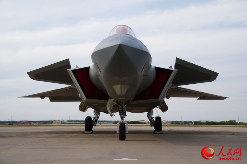 殲-20首次靜態展示。人民網記者 李洋攝
