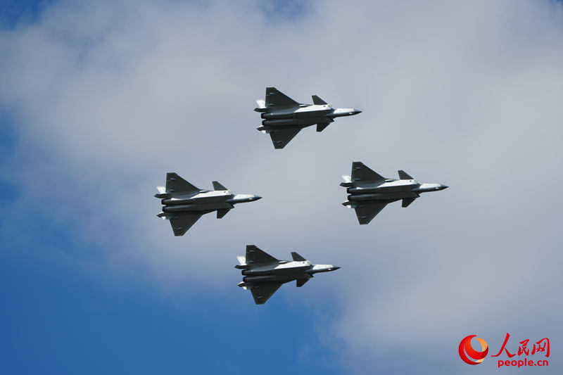 4駕殲-20戰機。人民網記者 李洋攝