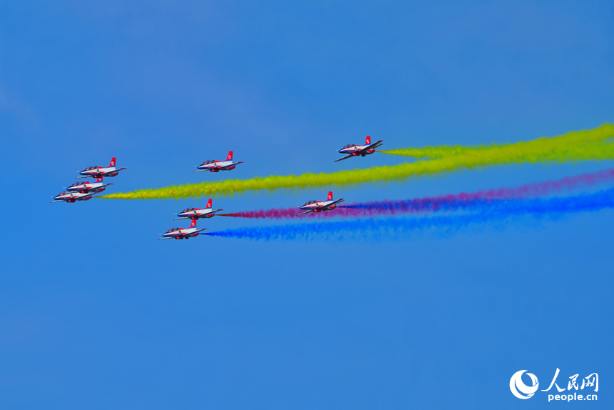 2025年空軍航空開放活動和長春航空展迎來首個公眾日。人民網記者 李洋攝