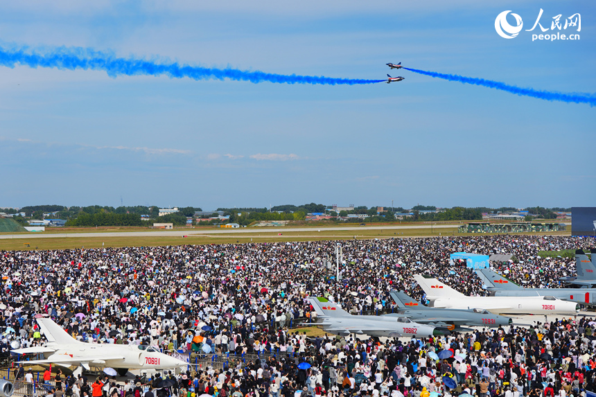 2025年空軍航空開放活動和長春航空展迎來首個公眾日。人民網記者 李洋攝