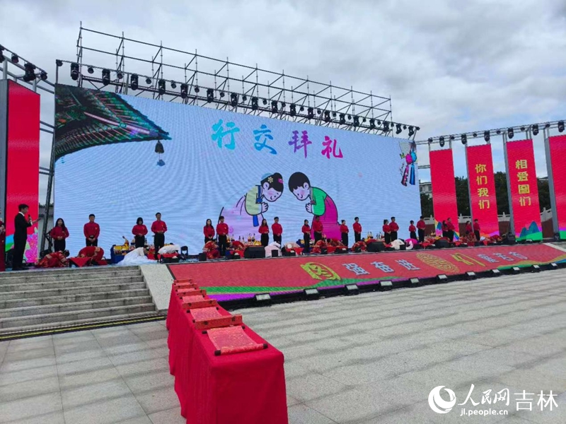 新人行交拜禮。