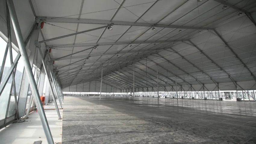 白色的臨時(shí)展館也成為本次展會(huì)獨(dú)特的風(fēng)景線。長春市委宣傳部供圖